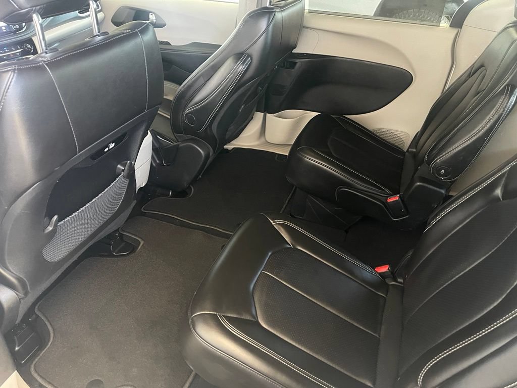 Used 2023 Chrysler Pacifica Touring-L FWD image 12