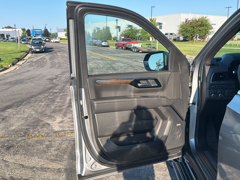 New 2026 Chevrolet Suburban High Country AWD/4WD image 10