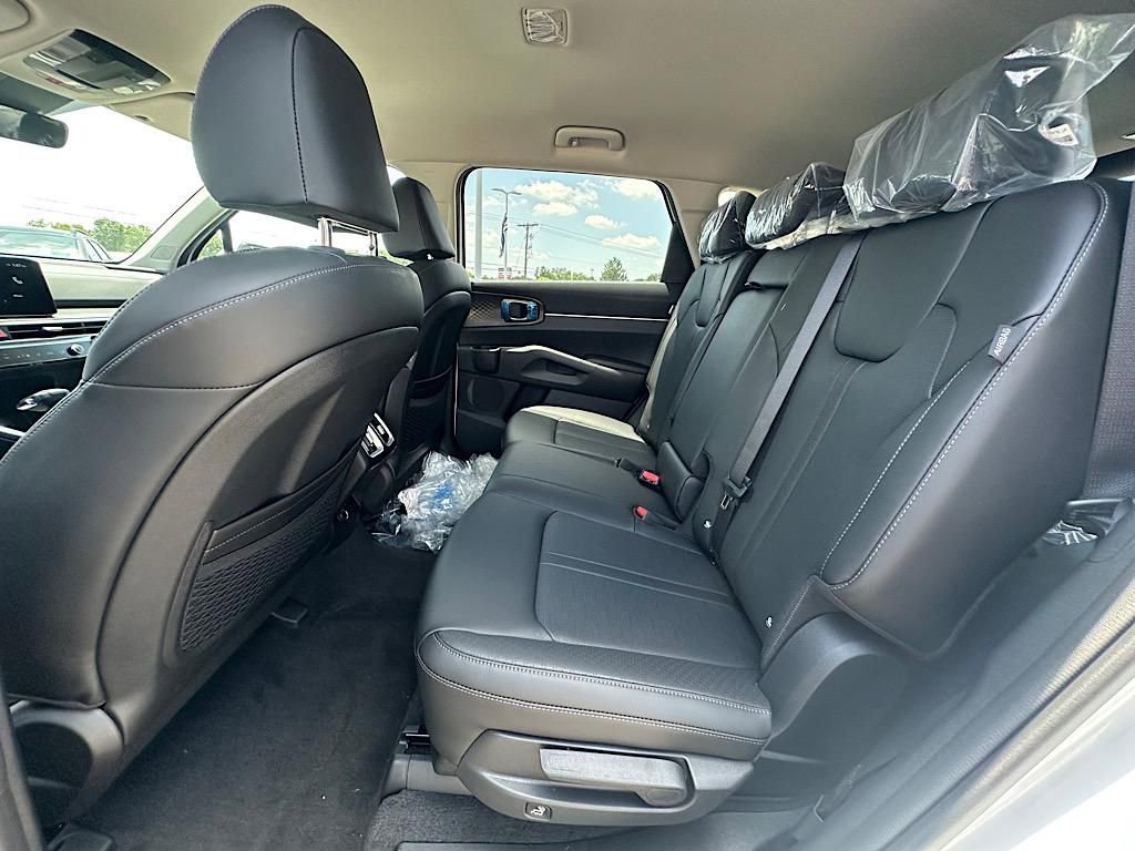 New 2025 Kia Sorento S image 16