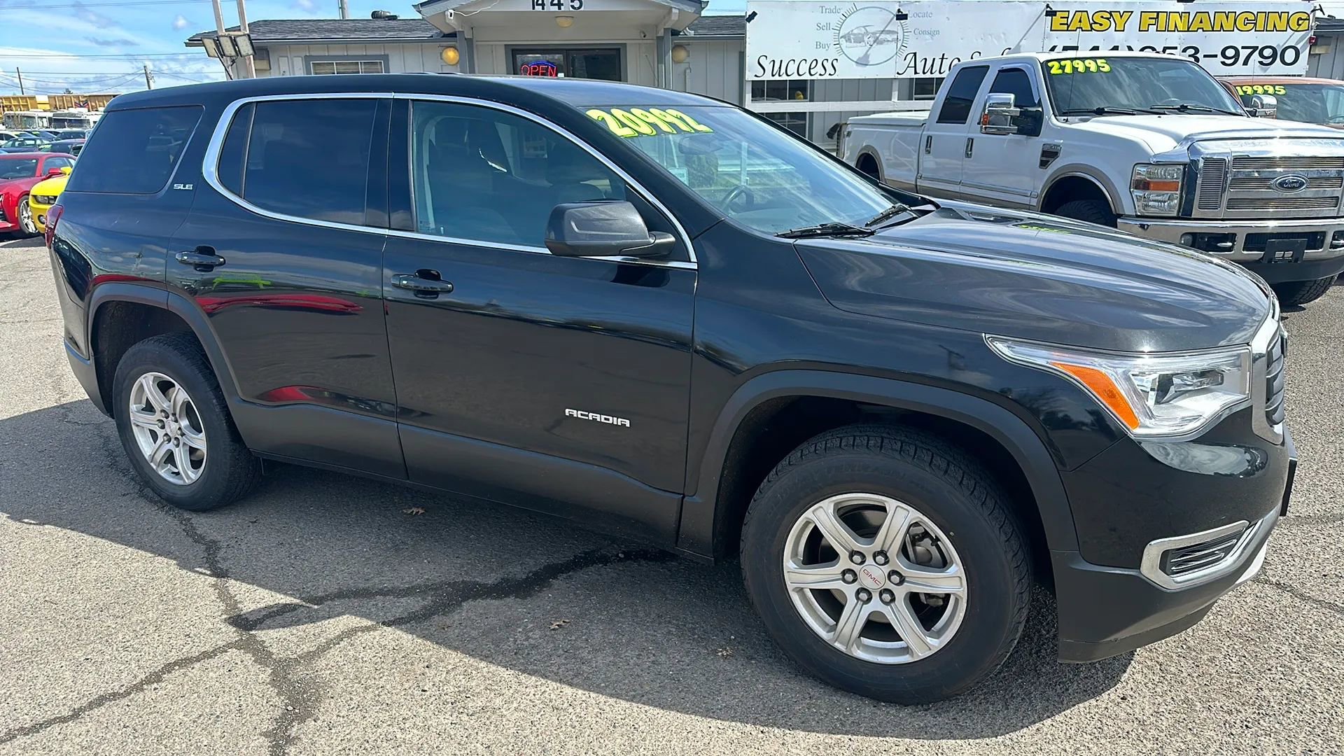 Used 2018 GMC Acadia SLE AWD/4WD image 2