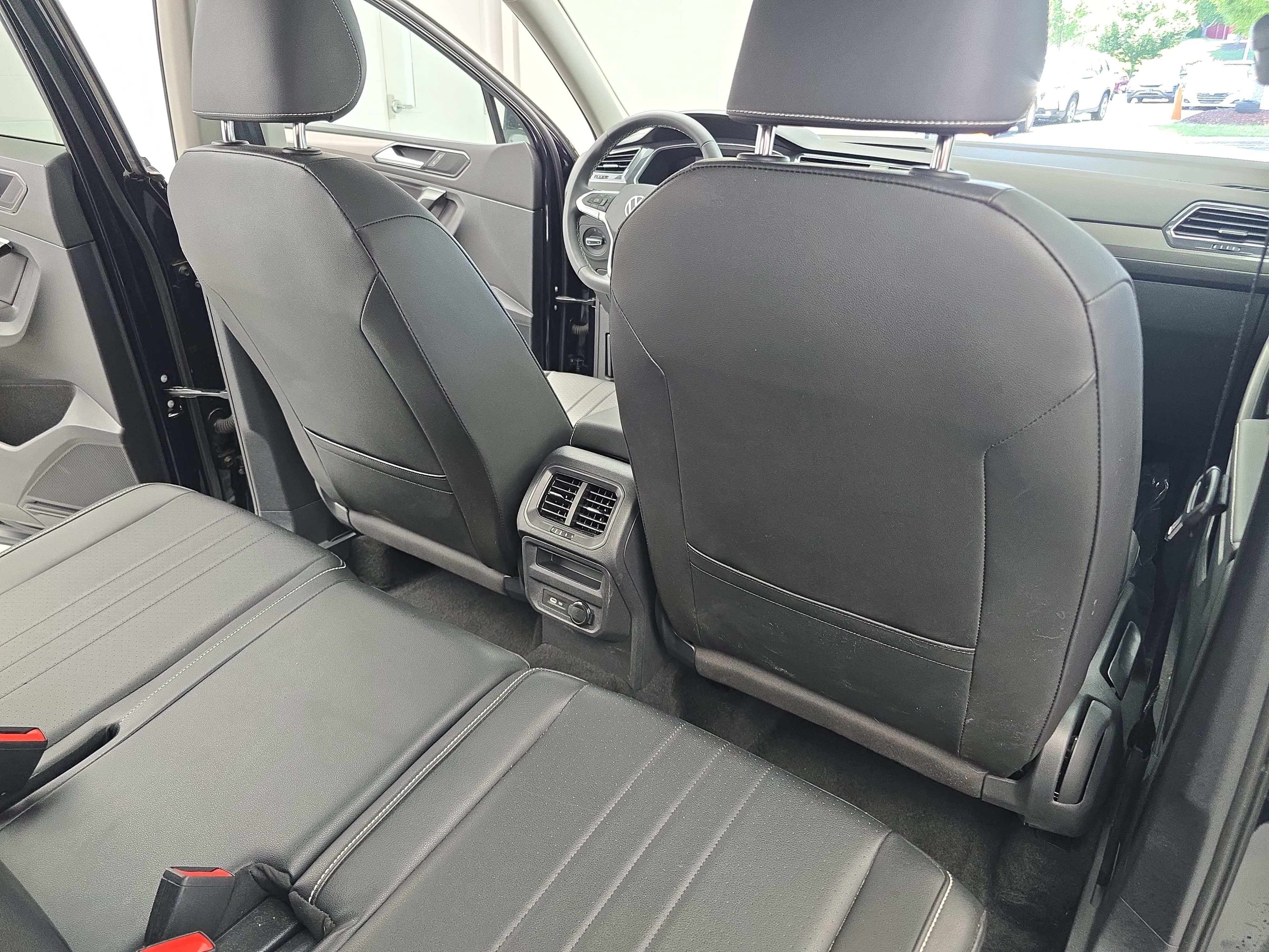Used 2023 Volkswagen Tiguan SE w/ Panoramic Sunroof Package FWD image 11