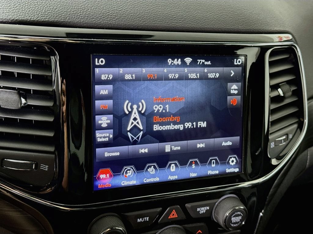 Used 2020 Jeep Grand Cherokee Altitude AWD/4WD image 7