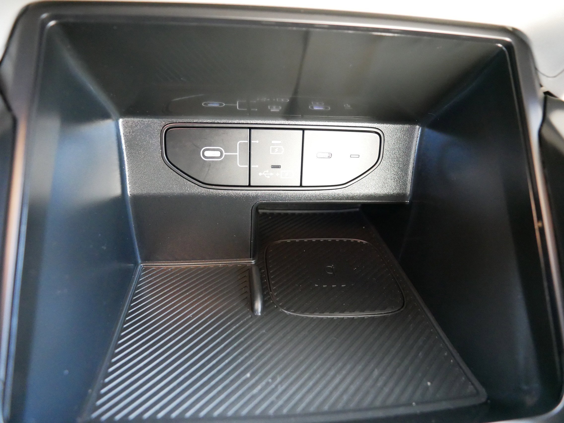 Certified 2025 Kia Sorento S w/ Panoramic Sunroof Package image 32