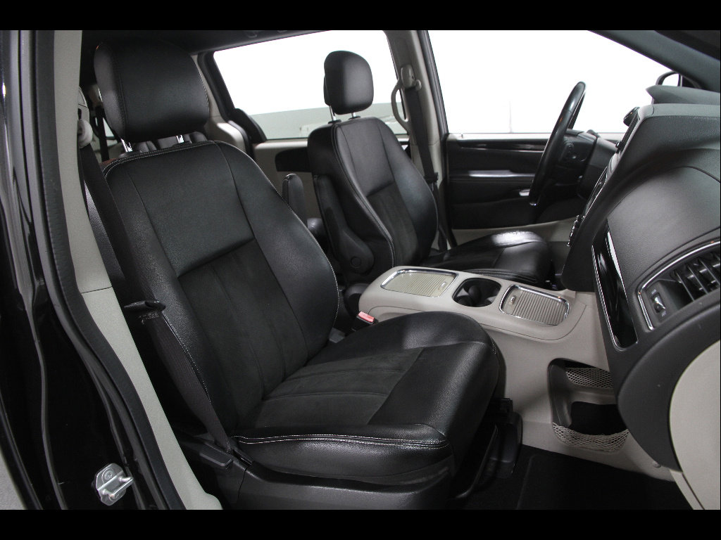 Used 2019 Dodge Grand Caravan SXT FWD image 16