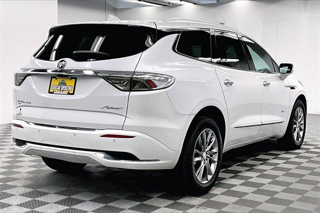 Used 2022 Buick Enclave Avenir image 11