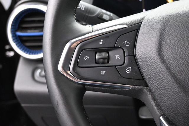Used 2025 Chevrolet Trax LT w/ LT Convenience Package FWD image 21