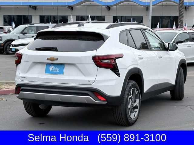 Used 2024 Chevrolet Trax LT w/ LT Convenience Package FWD image 5