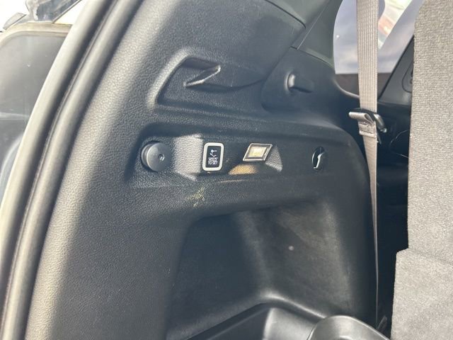 Used 2022 Jeep Grand Cherokee L Laredo RWD image 12