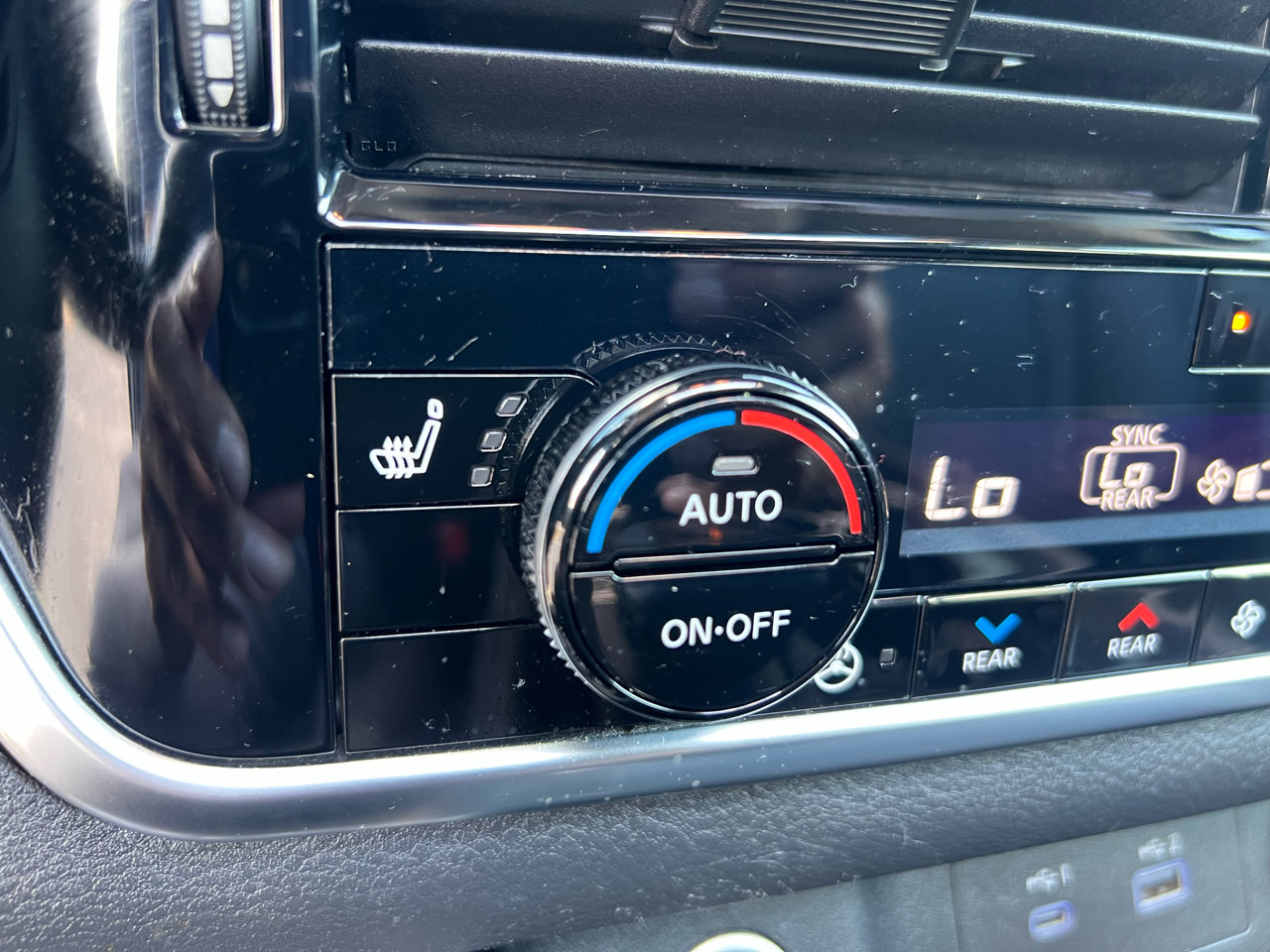 Used 2021 Nissan Rogue SL w/ Premium Package image 35