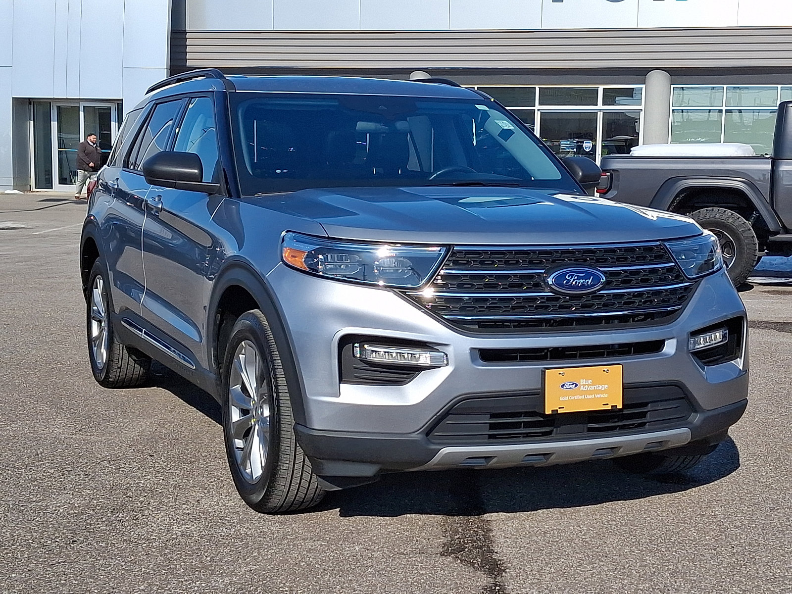 Certified 2022 Ford Explorer XLT w/ Equipment Group 202A image 2
