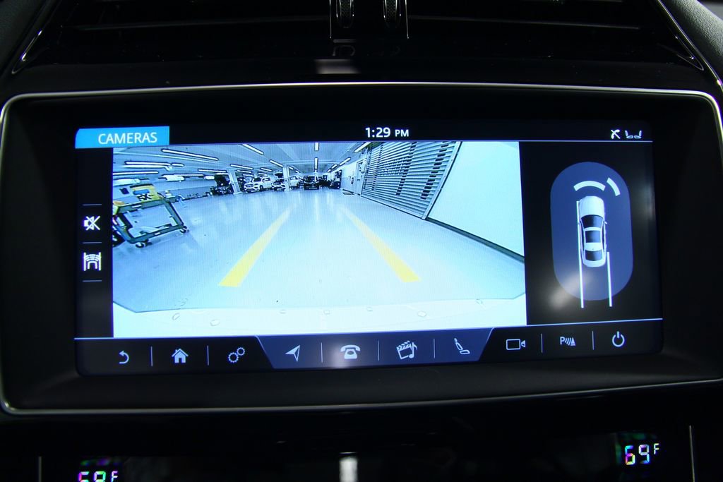 Used 2019 Jaguar XE Prestige image 12