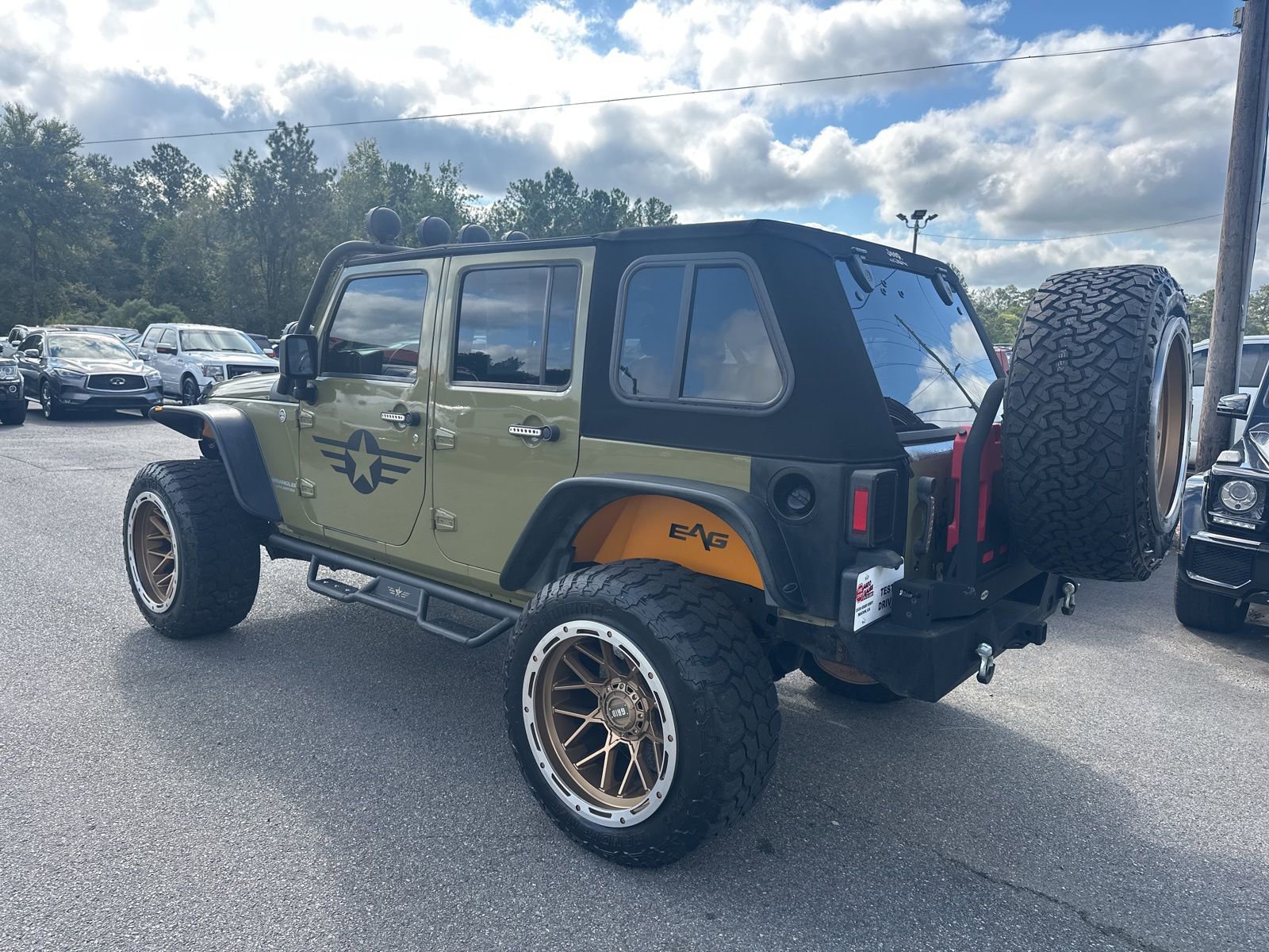 Used 2013 Jeep Wrangler Unlimited Rubicon w/ Dual Top Group AWD/4WD image 6
