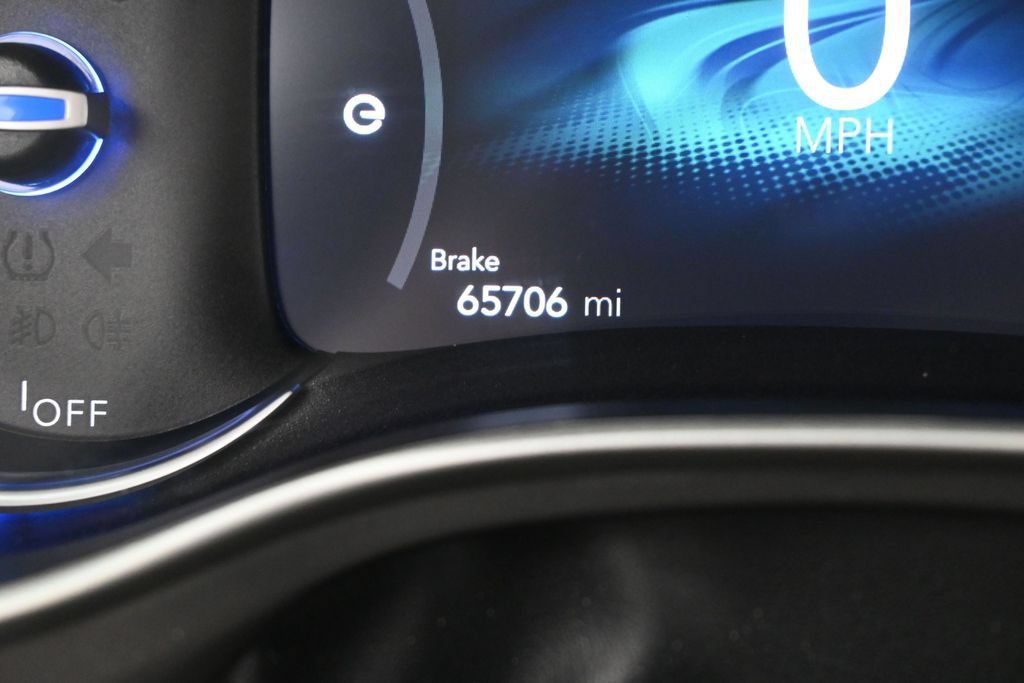 Used 2023 Chrysler Pacifica Touring-L FWD image 31