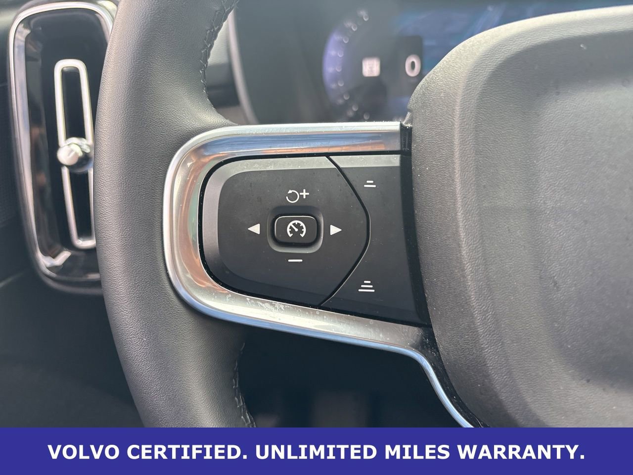Certified 2025 Volvo XC40 B5 Core AWD/4WD image 22