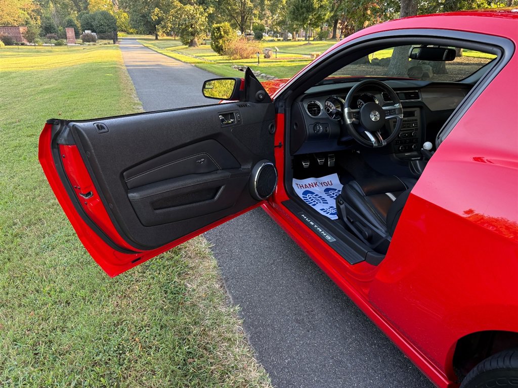 Used 2013 Ford Mustang GT Premium RWD image 34