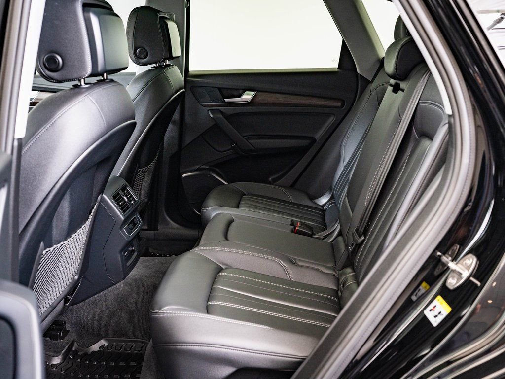 Certified 2025 Audi Q5 2.0T Premium w/ Convenience Plus Package image 33