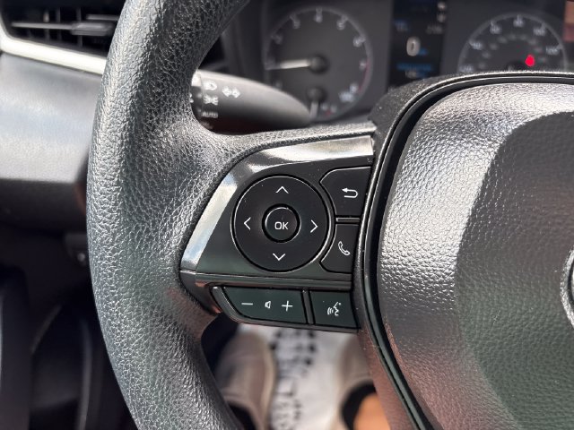 Used 2025 Toyota Corolla LE FWD image 11