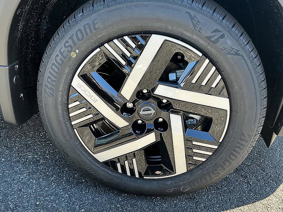 New 2026 Nissan Kicks SV w/ SV Premium Package image 21