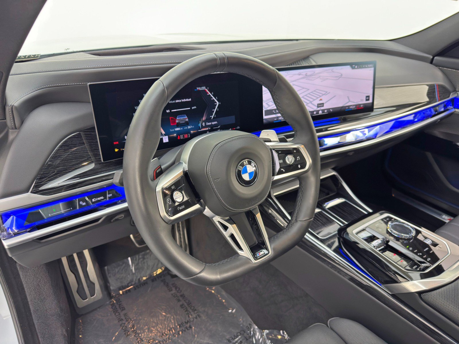 Used 2024 BMW 760i xDrive w/ Premium Package 2 AWD/4WD image 14