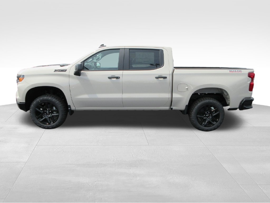 New 2026 Chevrolet Silverado 1500 Custom Trail Boss w/ LPO, Dark Essentials Package AWD/4WD image 3