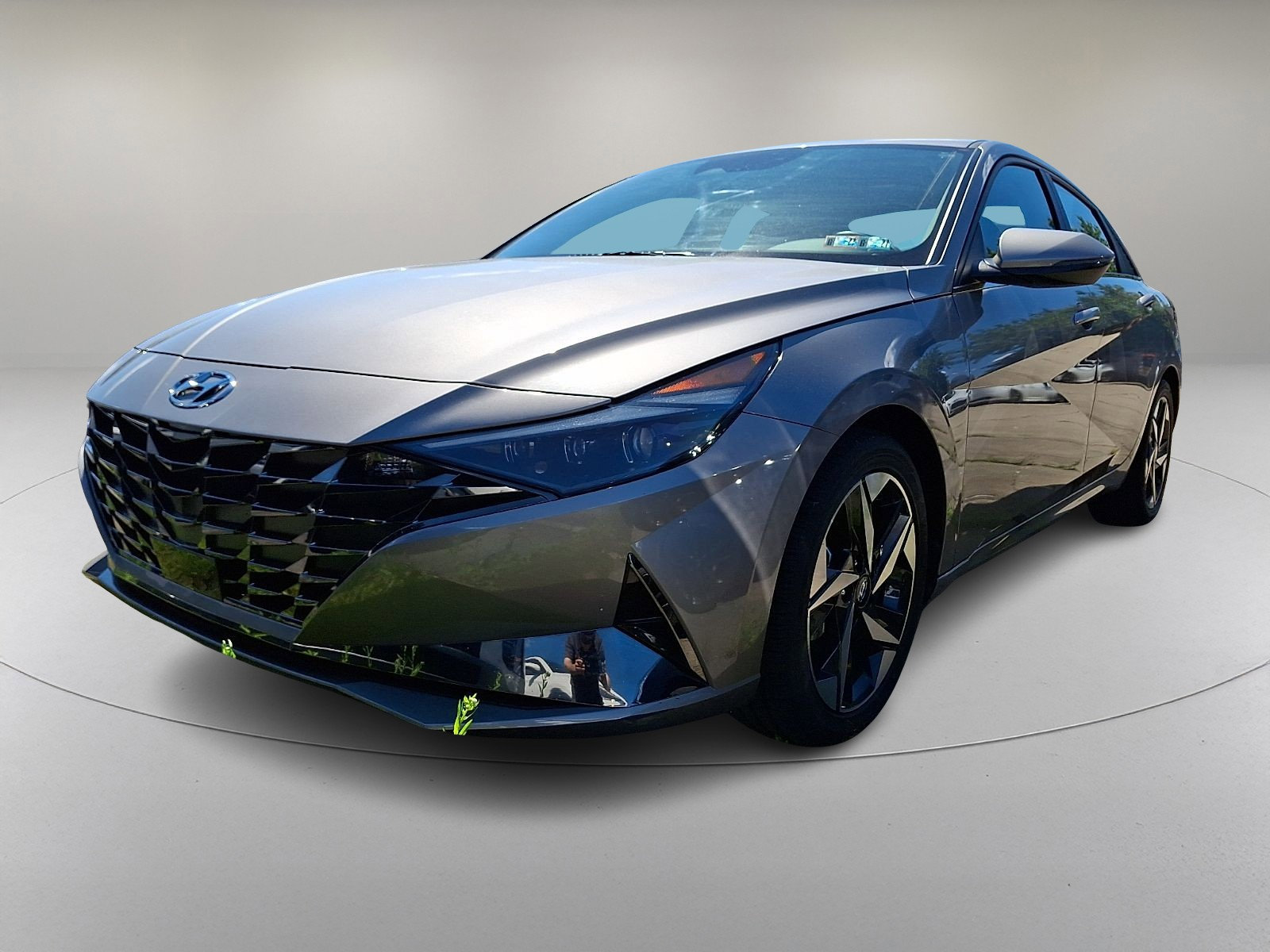 Used 2021 Hyundai Elantra Limited FWD image 3