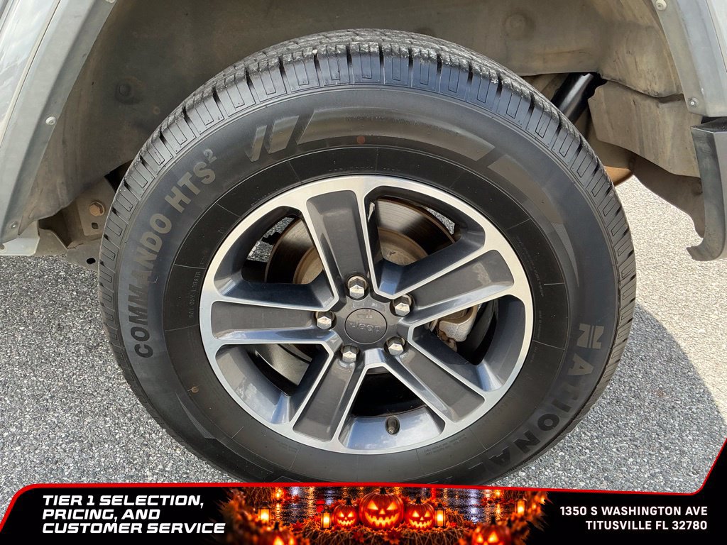 Used 2023 Jeep Wrangler Unlimited Sahara w/ Cold Weather Group AWD/4WD image 18