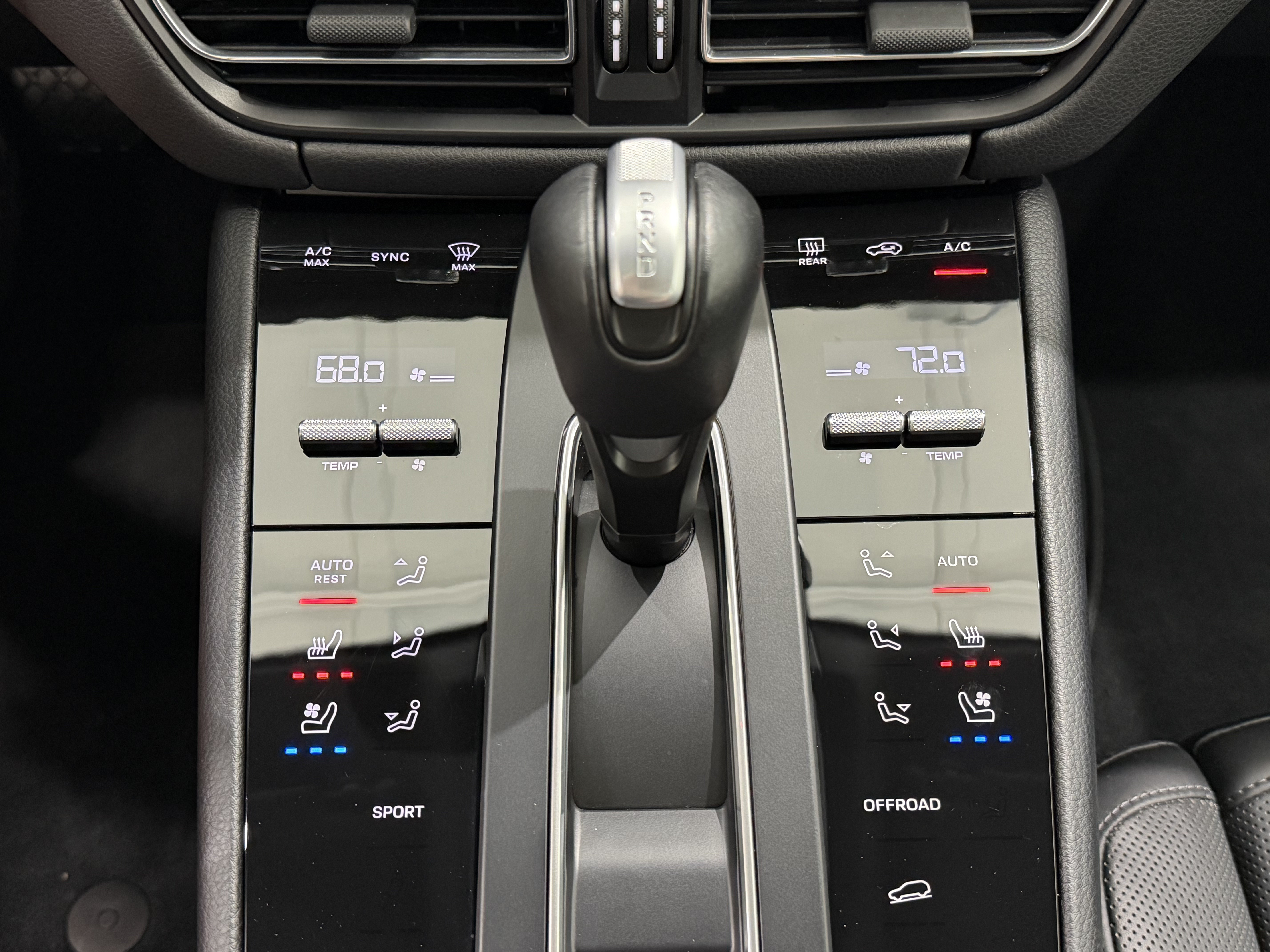 Certified 2024 Porsche Macan AWD/4WD image 41