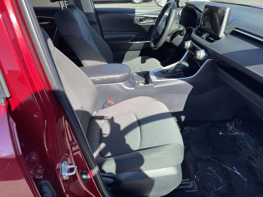 Used 2025 Toyota RAV4 XLE image 45