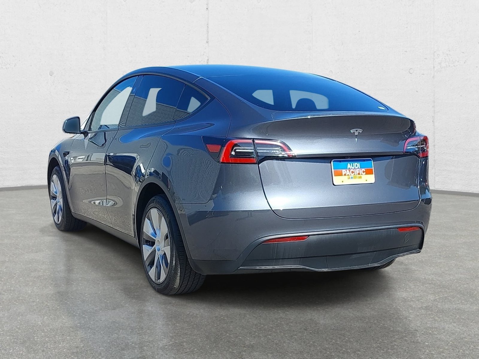 Used 2023 Tesla Model Y 2WD image 7