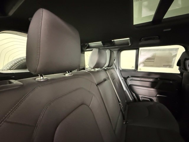 New 2026 Land Rover Defender 110 X-Dynamic SE AWD/4WD image 27