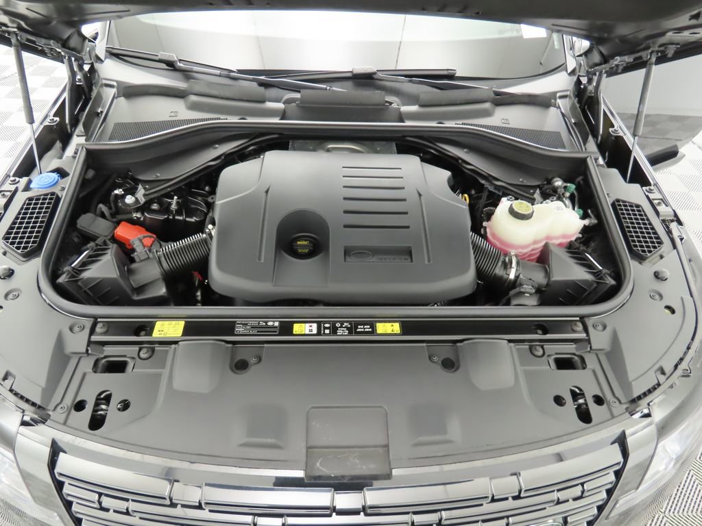 New 2025 Land Rover Range Rover Long Wheelbase SE image 31