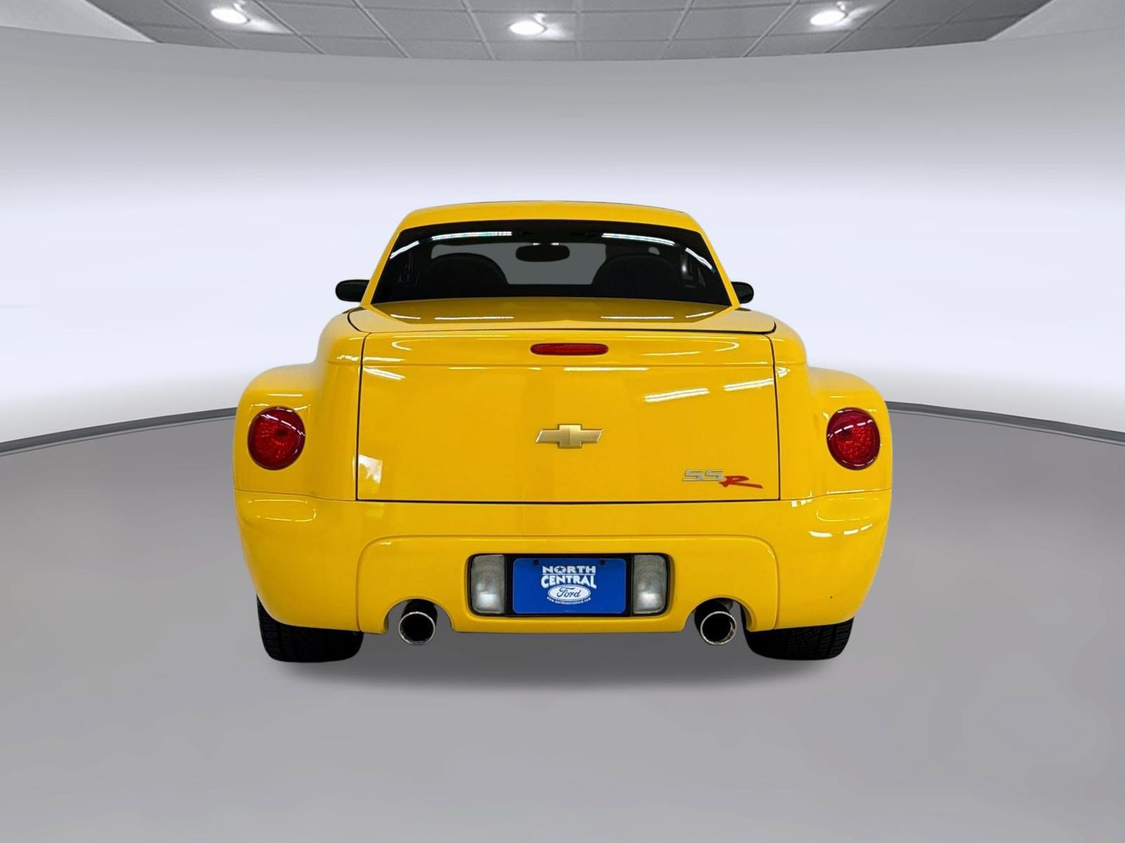 Used 2004 Chevrolet SSR w/ Preferred Equipment Group RWD image 10