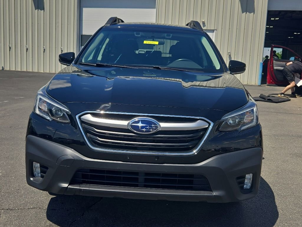 Used 2022 Subaru Outback Premium AWD/4WD image 2
