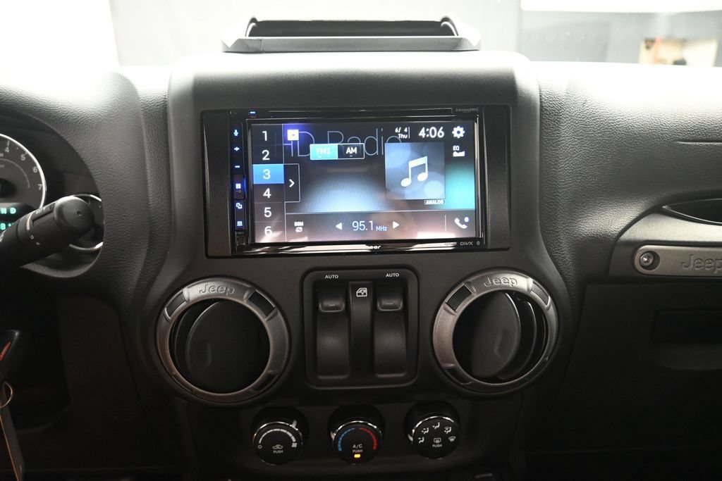 Used 2016 Jeep Wrangler Sport w/ Quick Order Package 24S AWD/4WD image 10