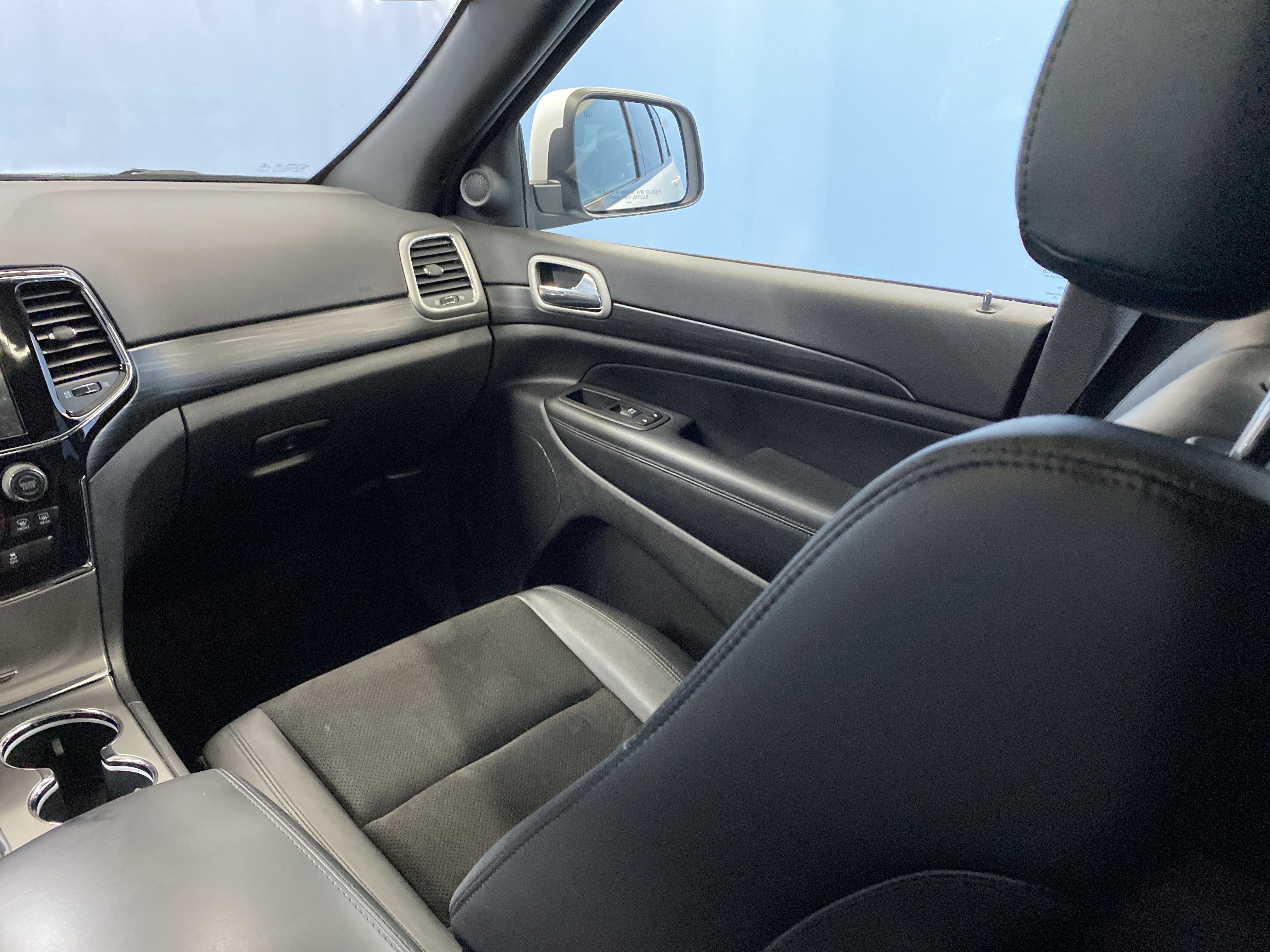 Certified 2020 Jeep Grand Cherokee Altitude image 30