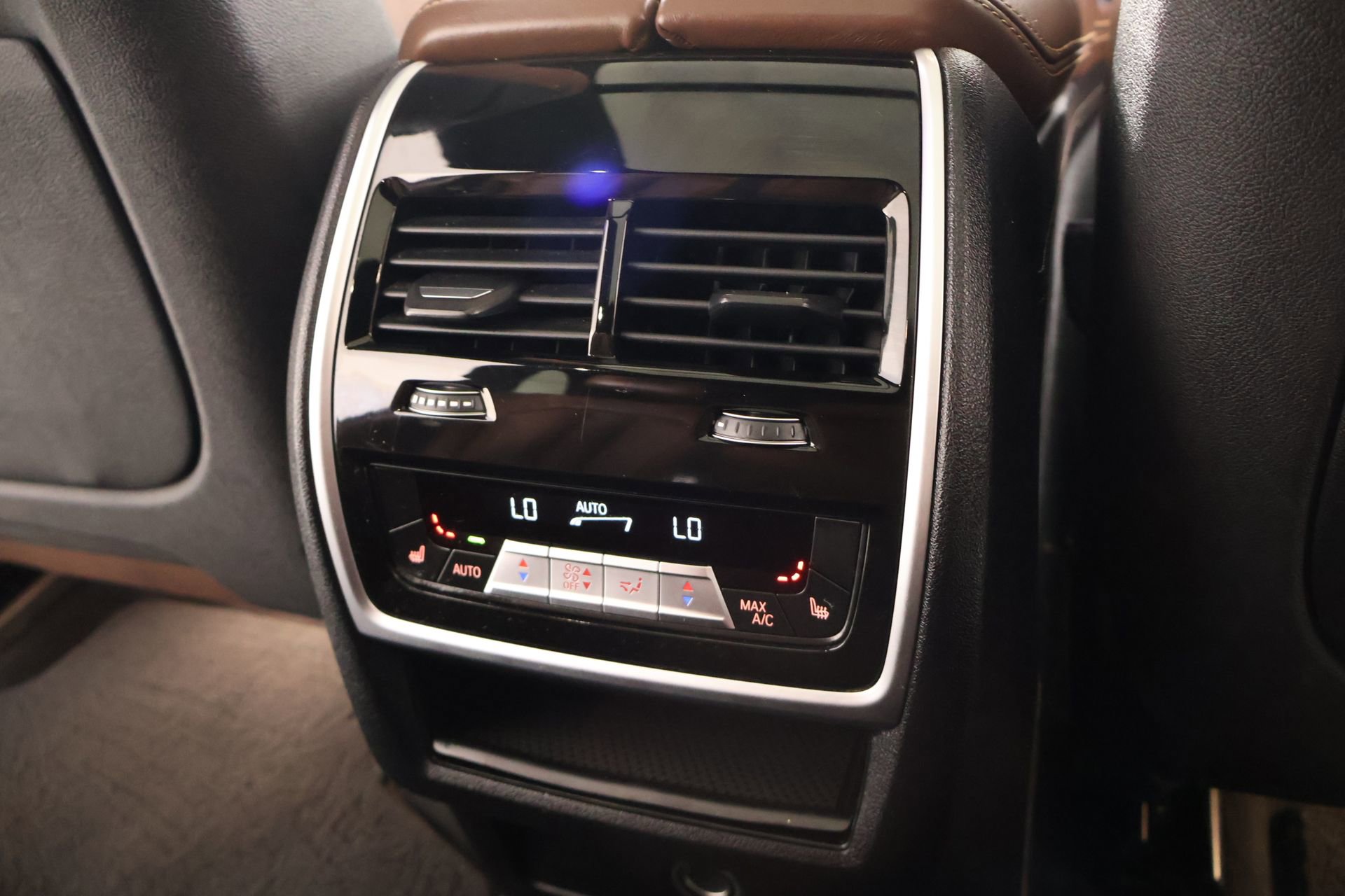 Used 2019 BMW X5 xDrive50i w/ M Sport Package image 16