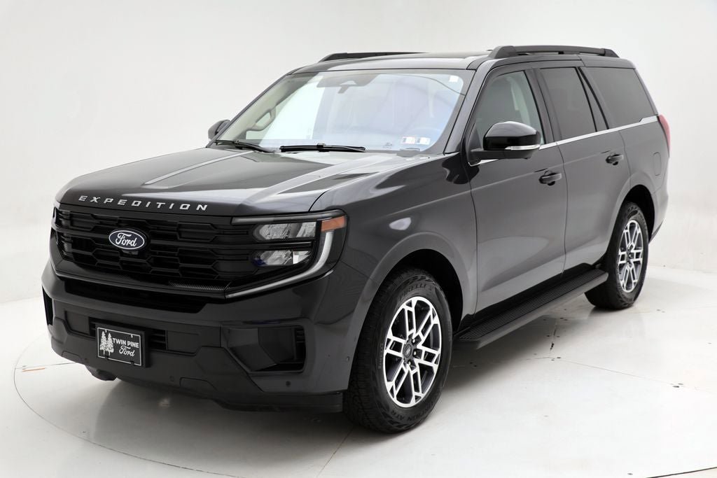 Used 2025 Ford Expedition Active AWD/4WD image 2