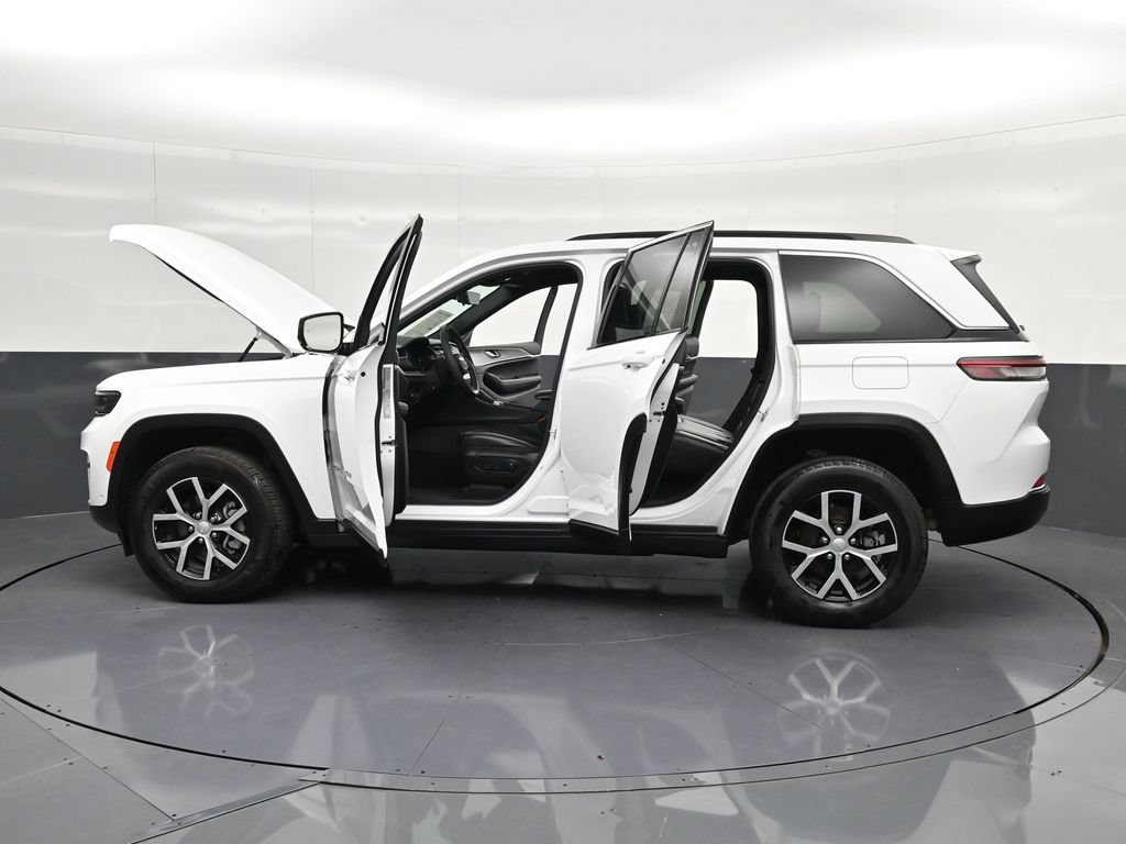 Used 2024 Jeep Grand Cherokee Limited w/ Luxury Tech Group II RWD image 32
