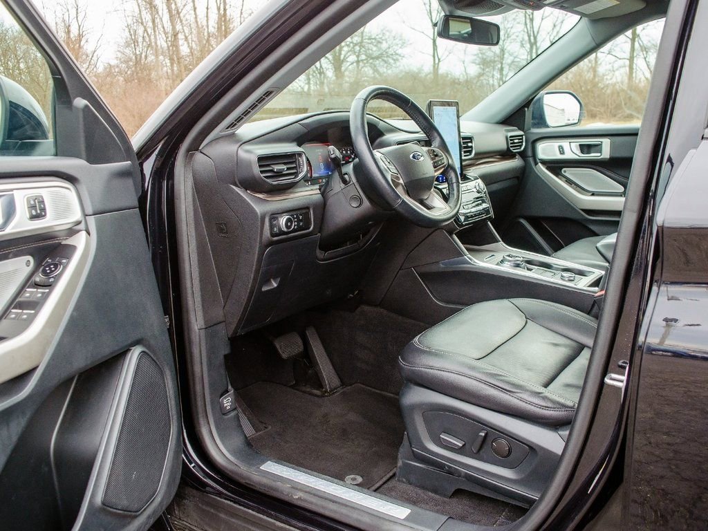 Used 2023 Ford Explorer Limited image 32