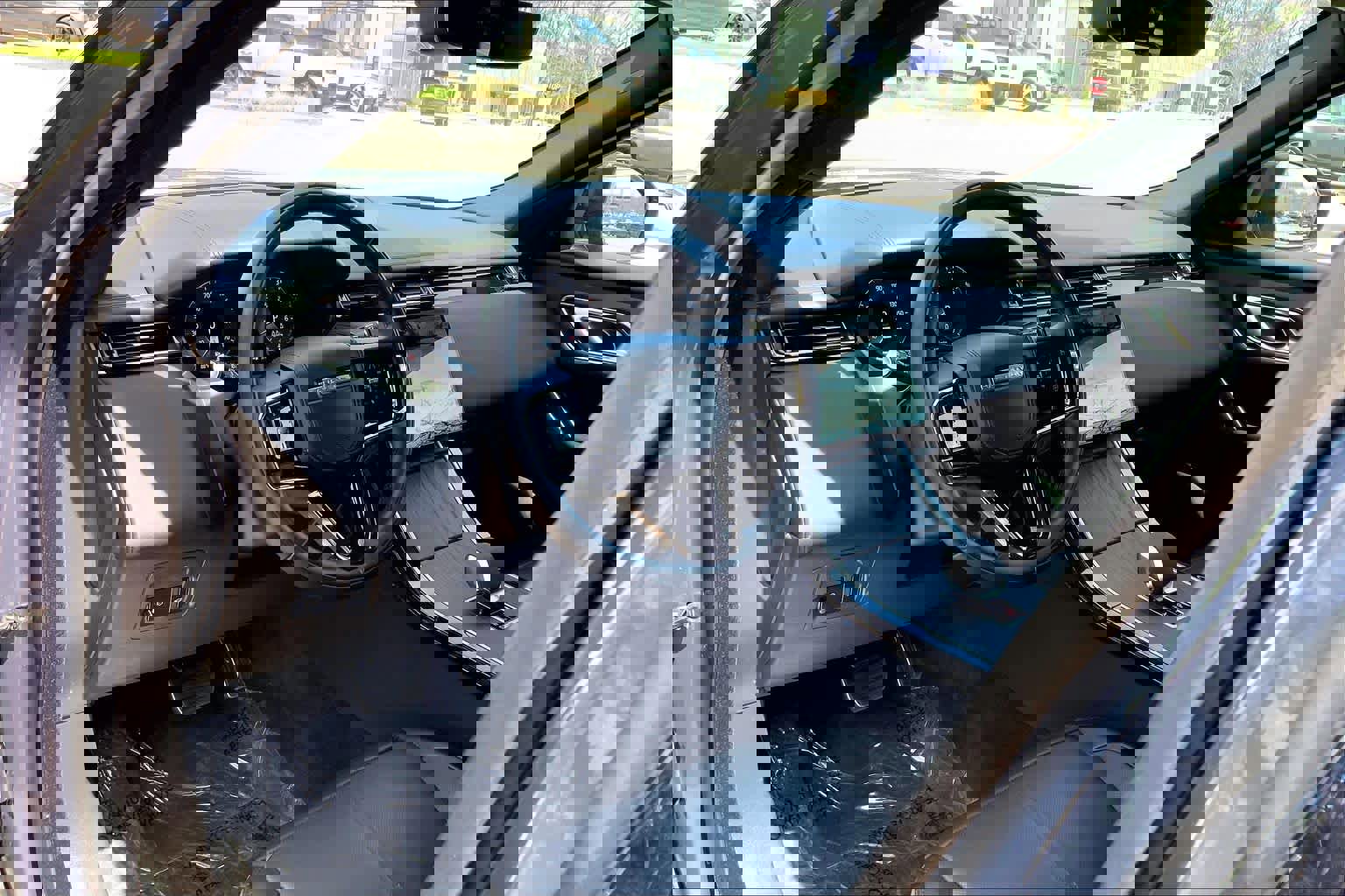 Used 2026 Land Rover Range Rover Velar Dynamic SE image 17