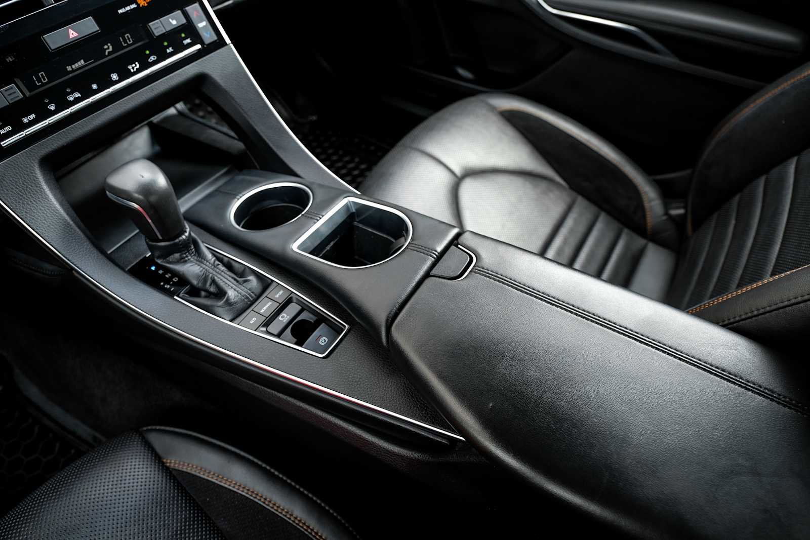 Used 2019 Toyota Avalon XSE image 25