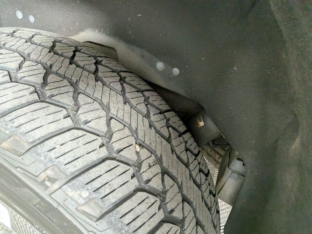 Used 2020 GMC Yukon Denali w/ Denali Premium Package image 15