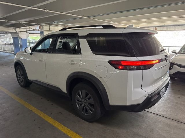Used 2025 Nissan Pathfinder SV FWD image 4