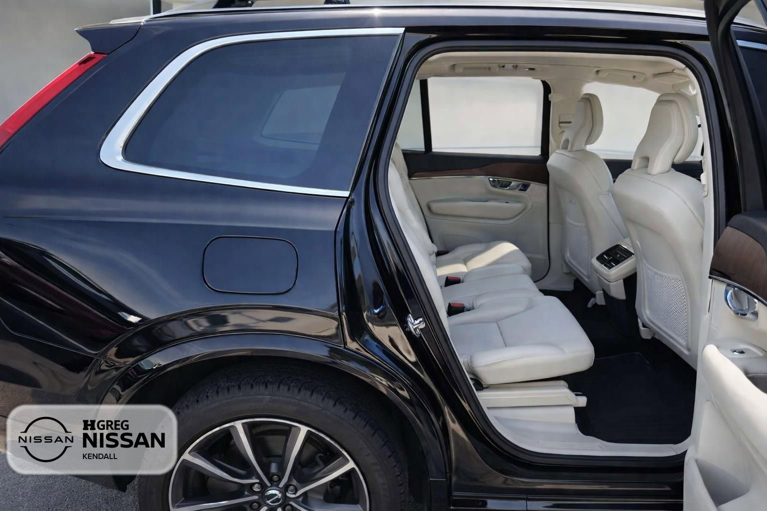 Used 2019 Volvo XC90 T5 Momentum w/ Advanced Package FWD image 10