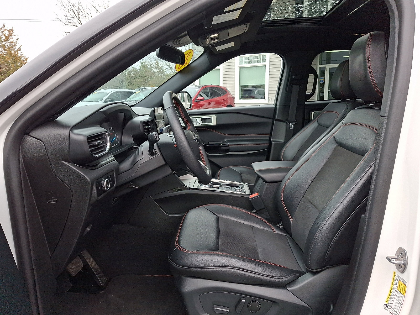 Certified 2023 Ford Explorer ST-Line w/ Class IV Trailer Tow Package image 14
