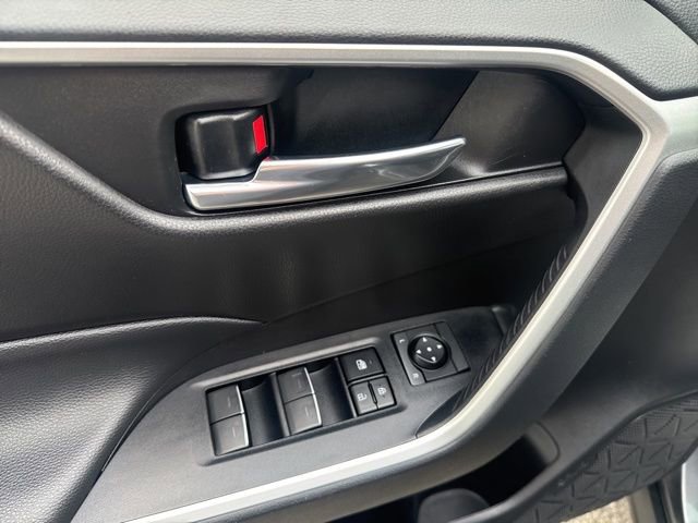 Used 2022 Toyota RAV4 XLE AWD/4WD image 17