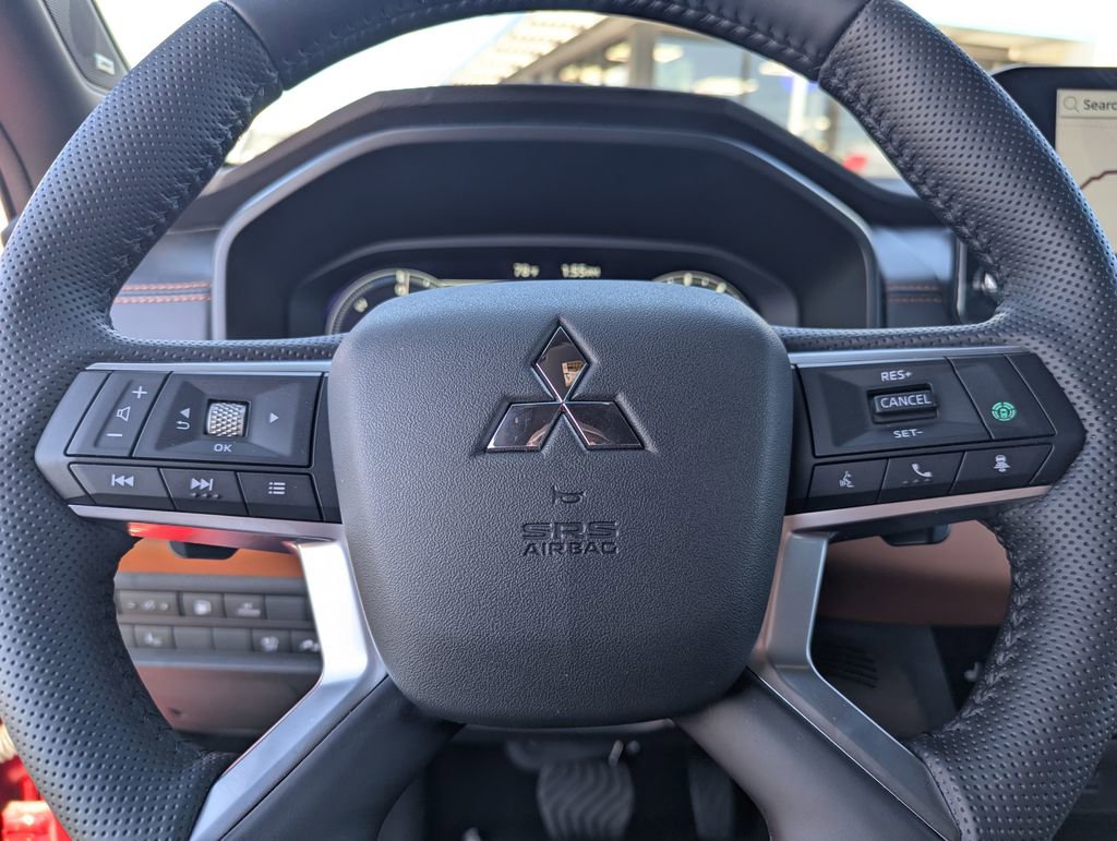 Used 2025 Mitsubishi Outlander 4WD Plug-In Hybrid image 22