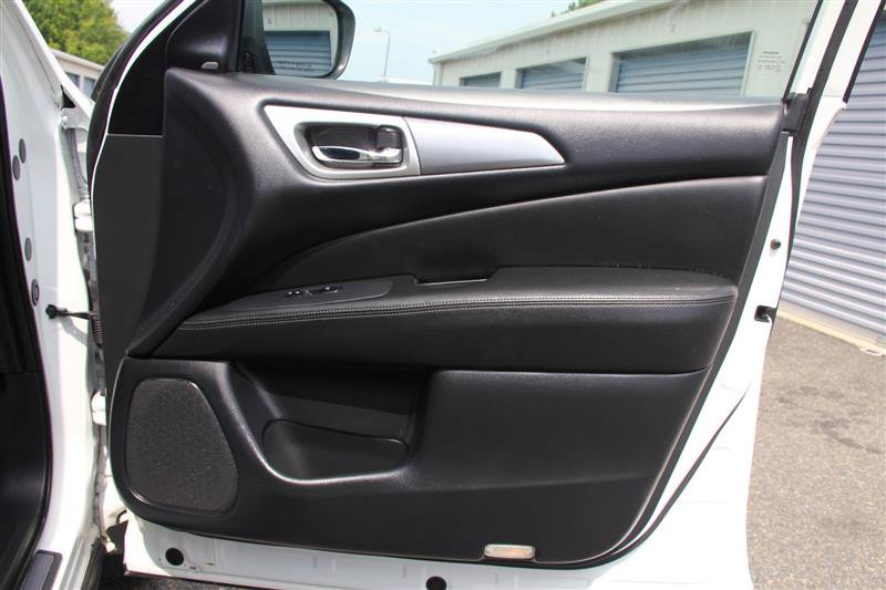 Used 2018 Nissan Pathfinder SL w/ SL Premium Package AWD/4WD image 19