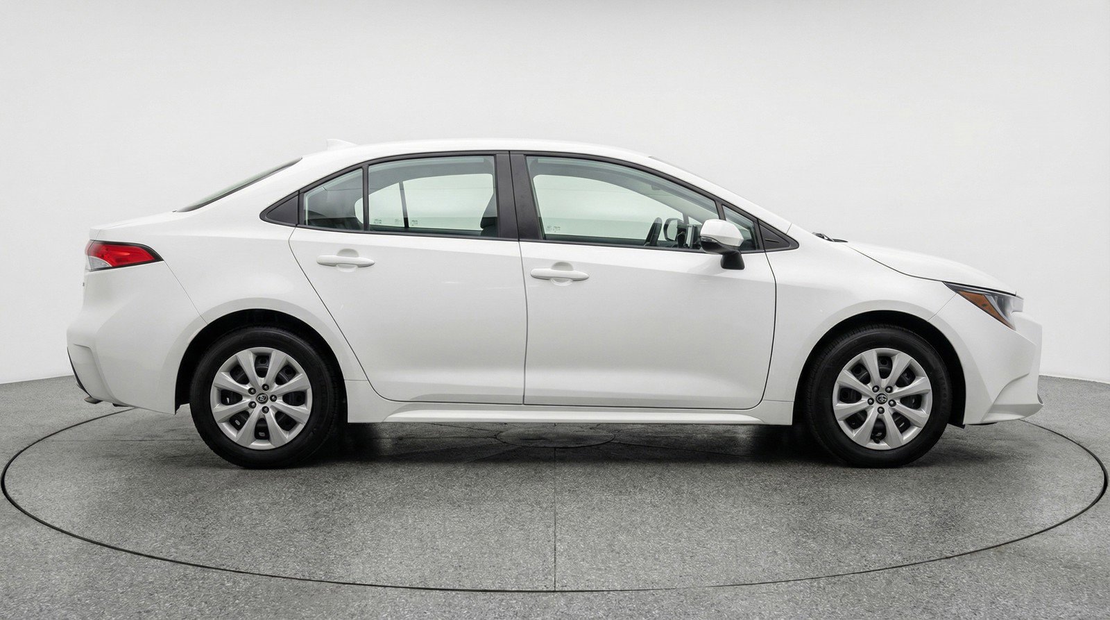 Used 2025 Toyota Corolla LE image 11