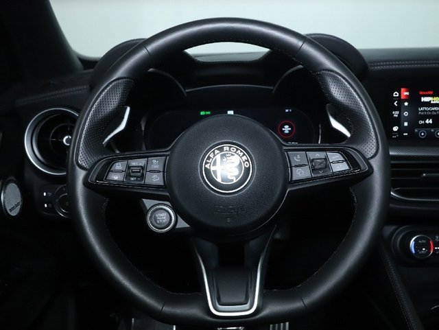 Used 2024 Alfa Romeo Stelvio Veloce image 23